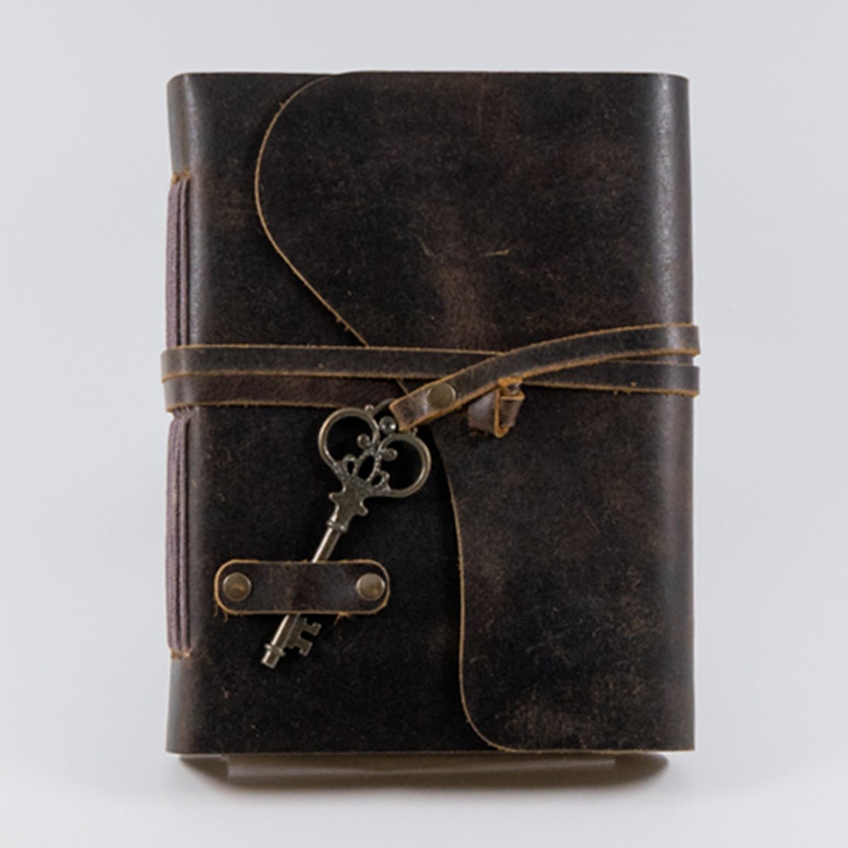 Carnet en cuir, fermeture en clé - Boutique Equinoxe