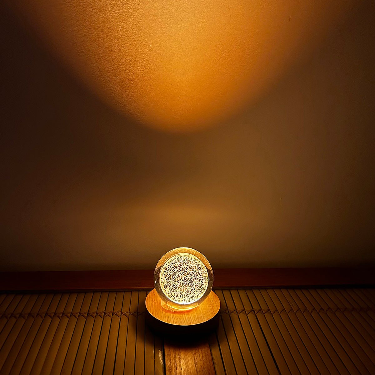 Lampe boule de cristal gravée Fleur de Vie - Boutique Equinoxe