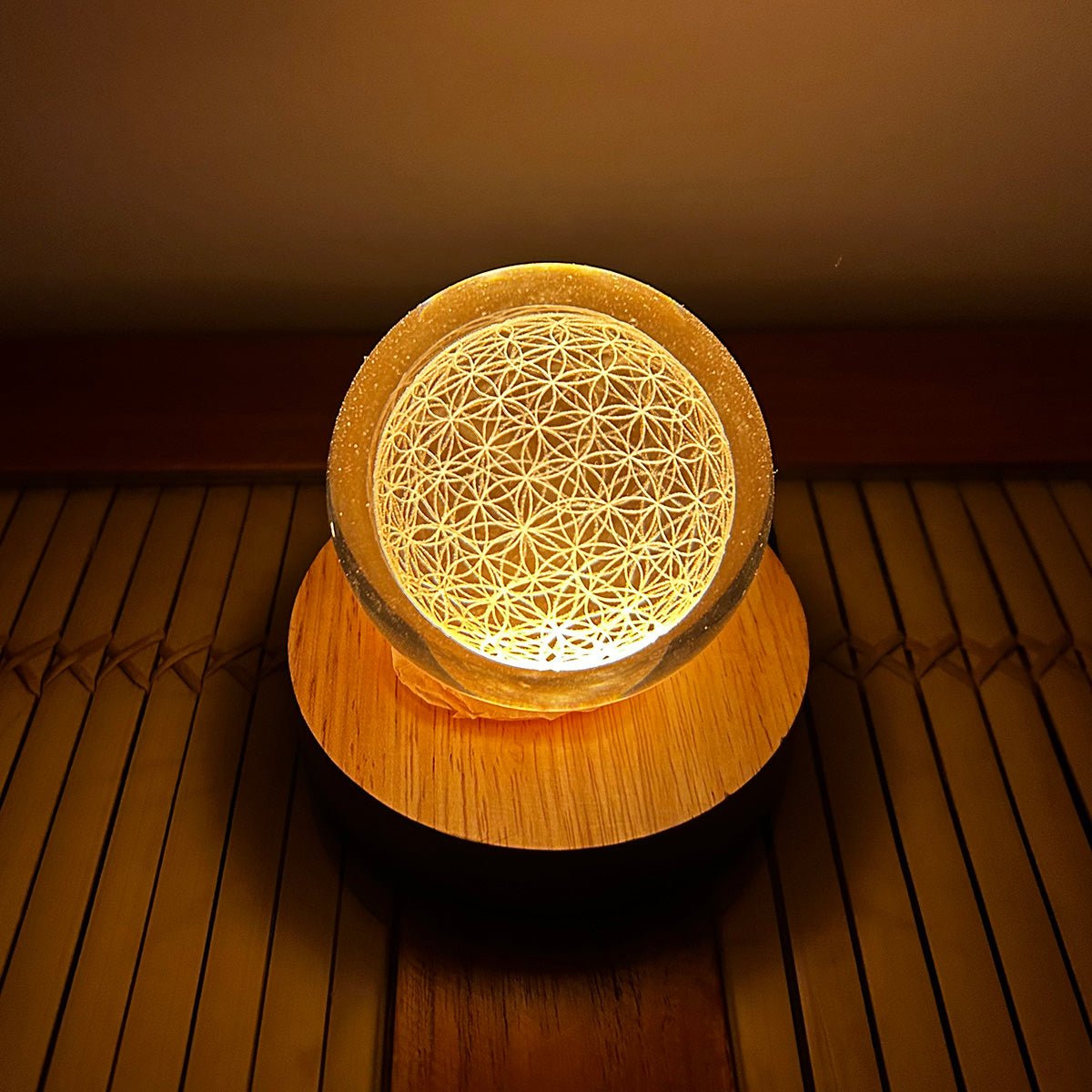 Lampe boule de cristal gravée Fleur de Vie - Boutique Equinoxe
