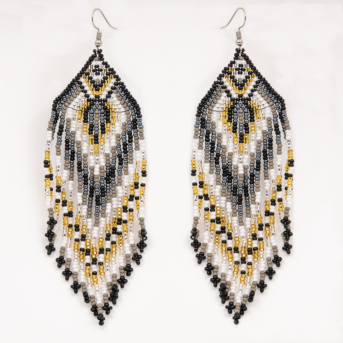 Boucles d'oreille perlées.