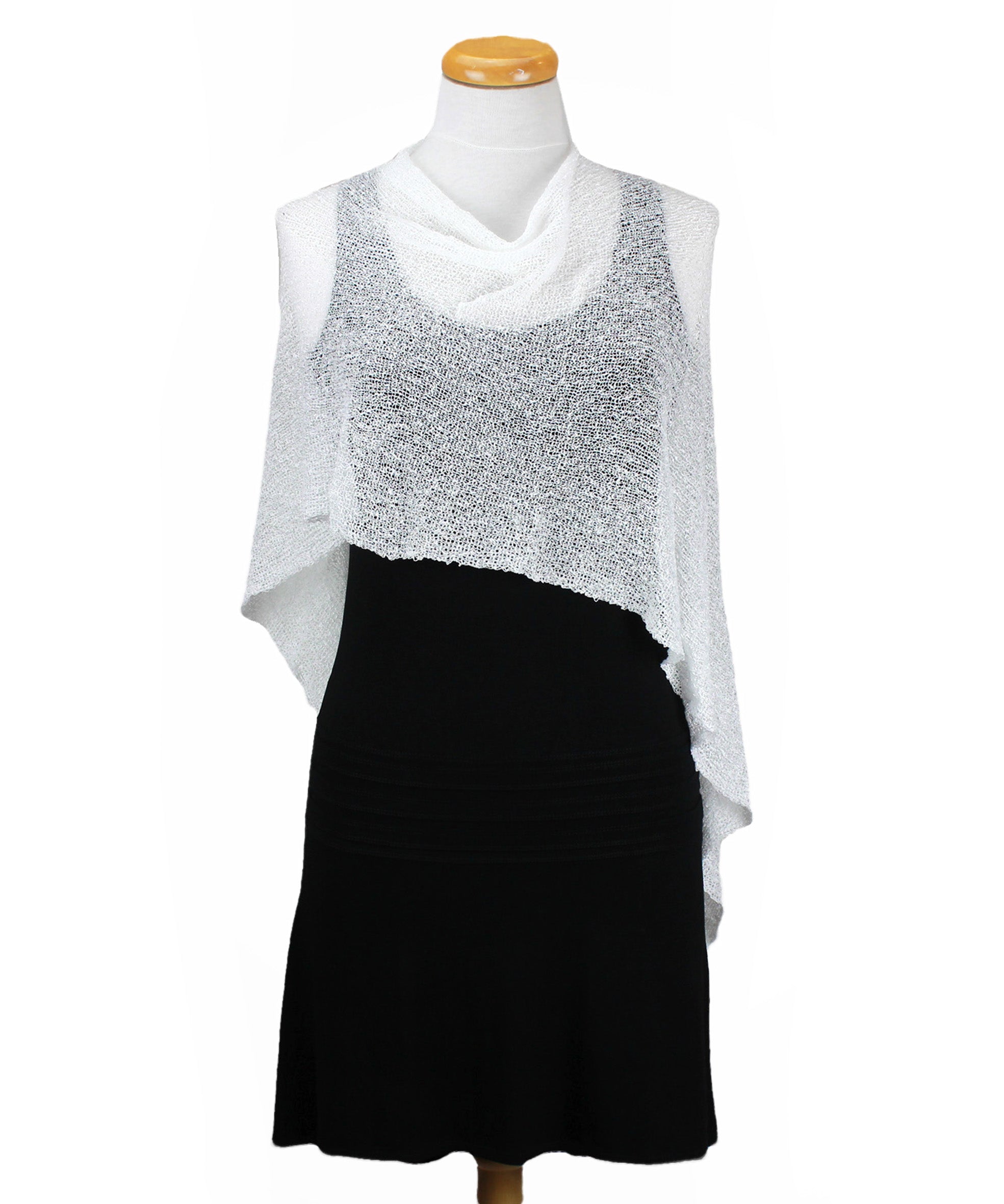 poncho-cape-en-tricot-leger