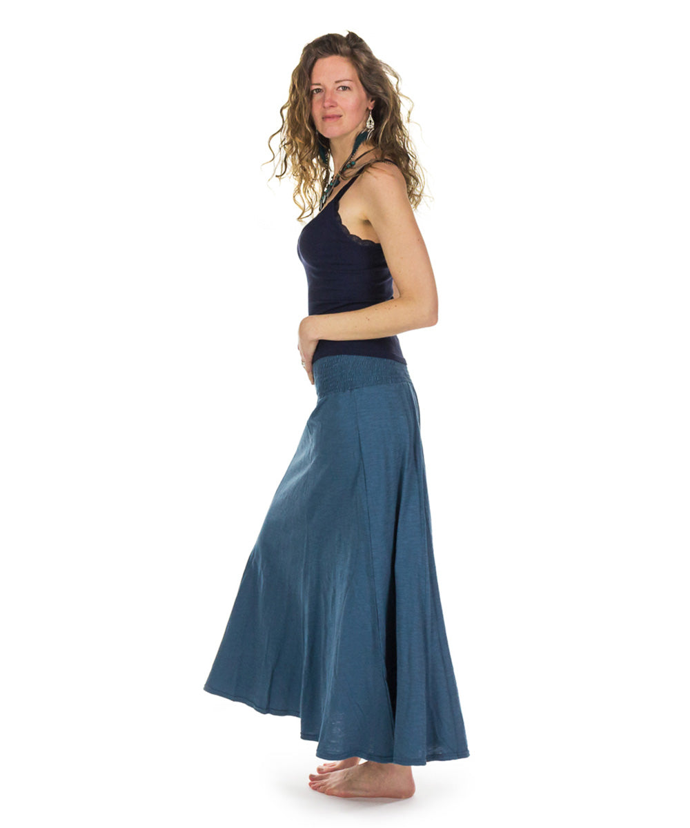 Jupe longue évasée en coton flammé, taille élastique.