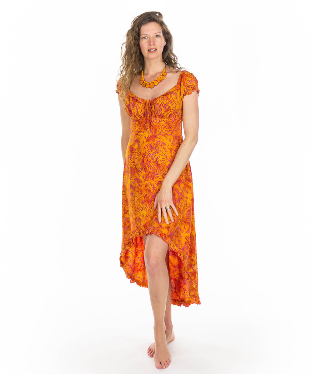 Robe deux longueurs à manches courtes.