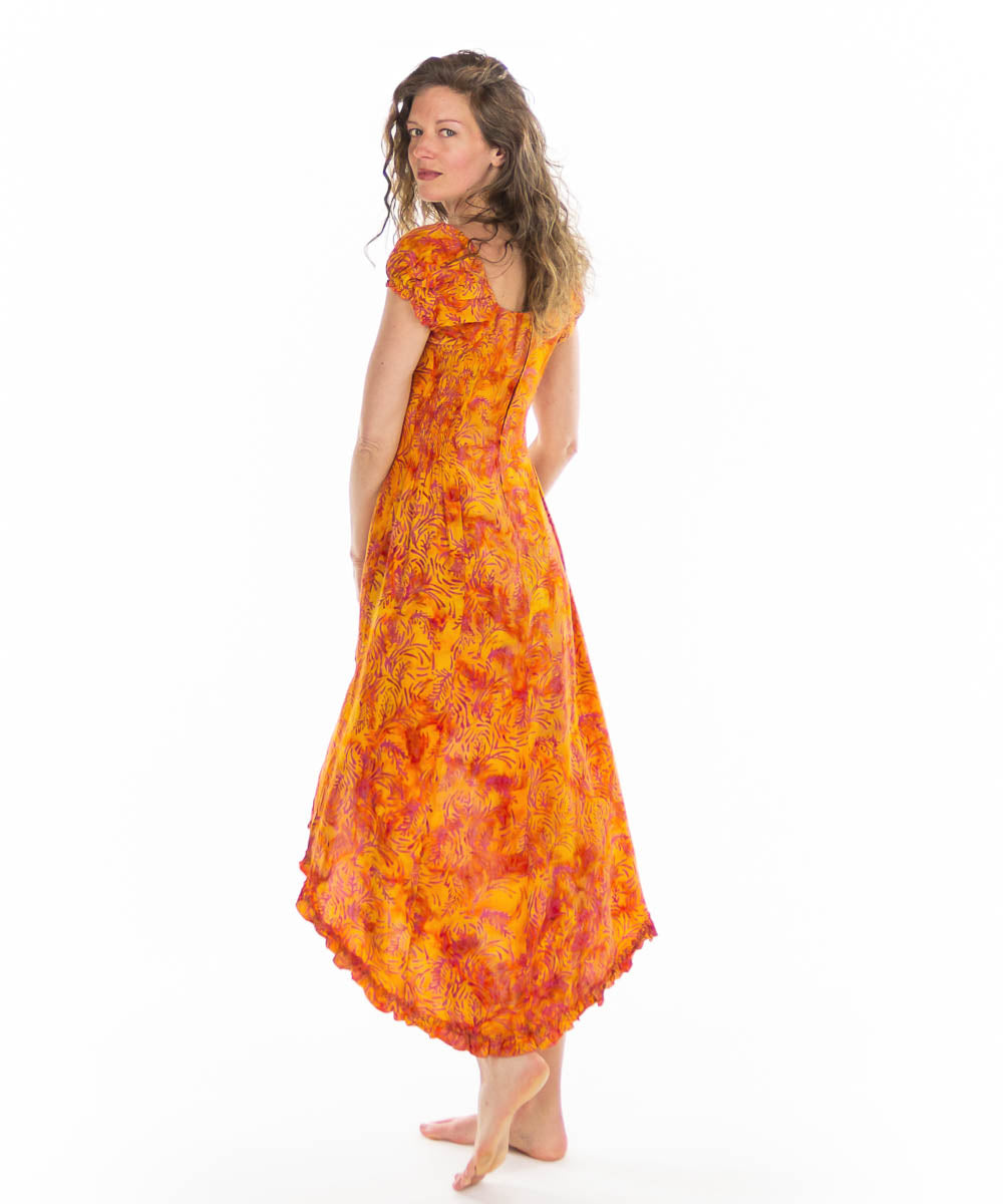 Robe deux longueurs à manches courtes.