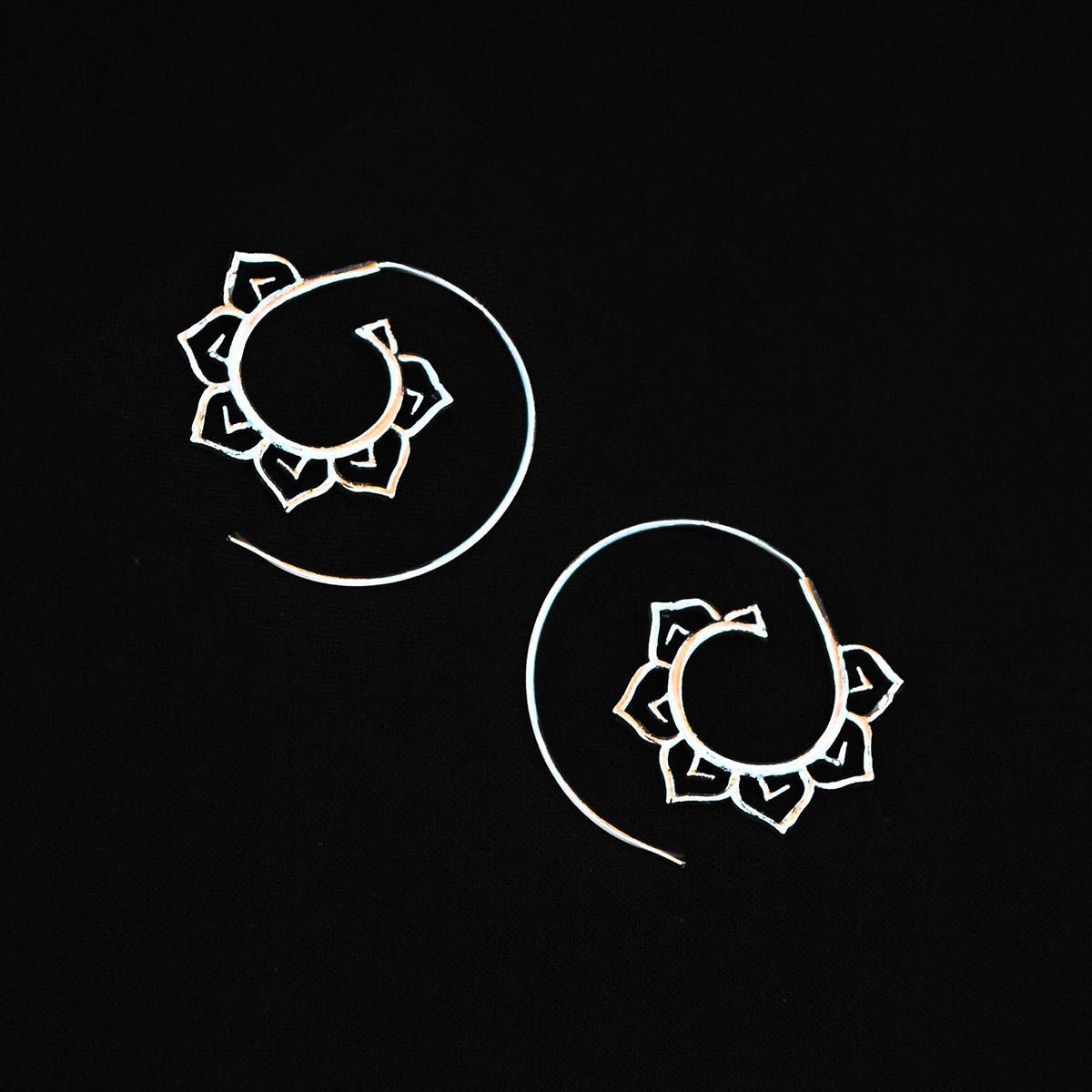Boucle d'oreille boho spirale lotus - Boutique Equinoxe
