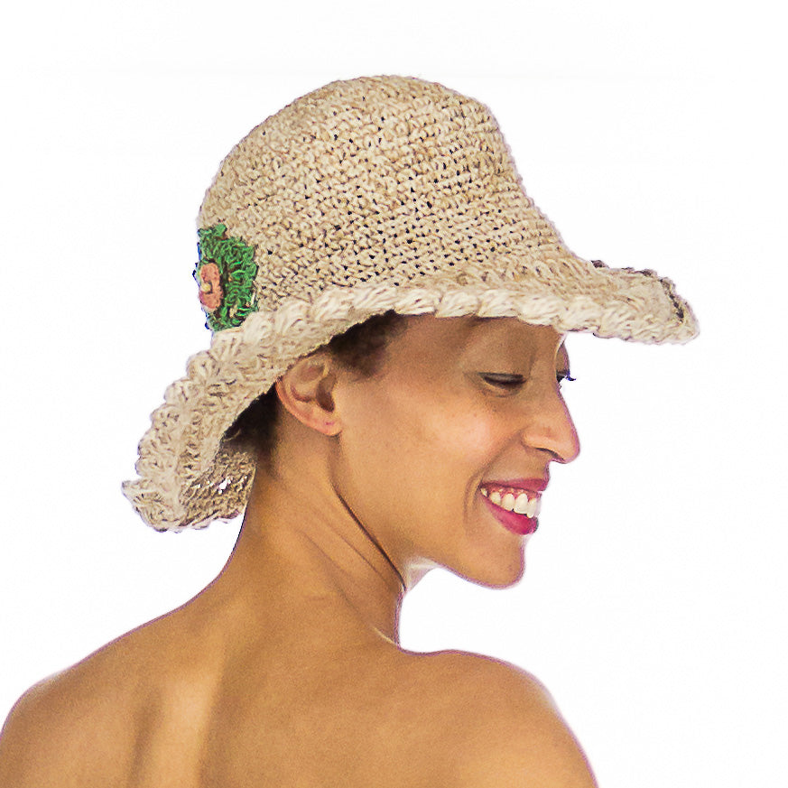 Chapeau crocheté en coton et chanvre.