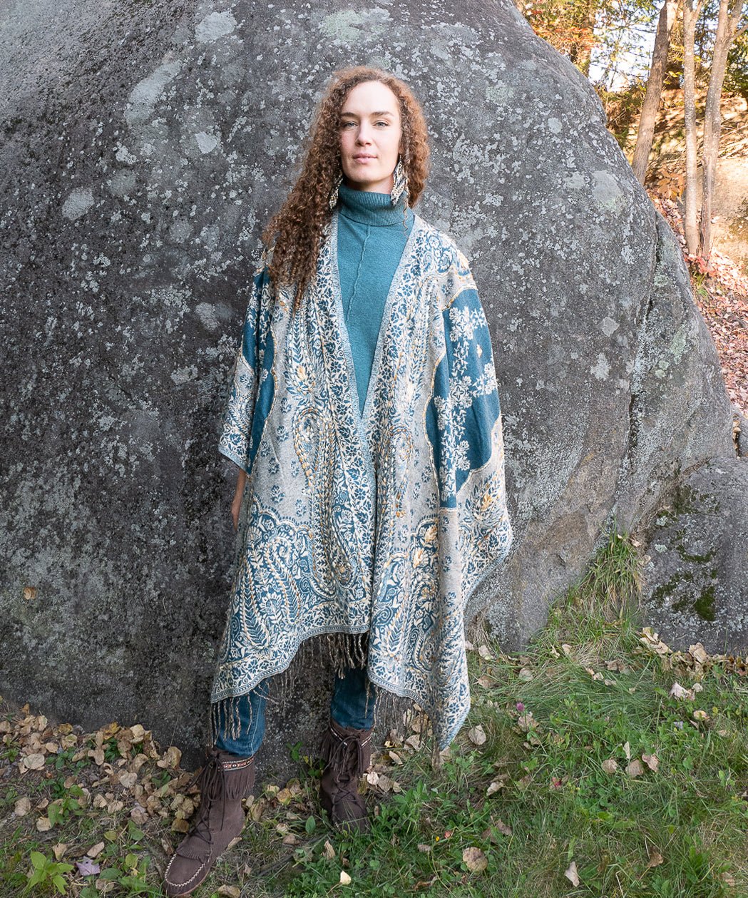 ruana-cape-poncho-chale-brodée | boutique-equinoxe