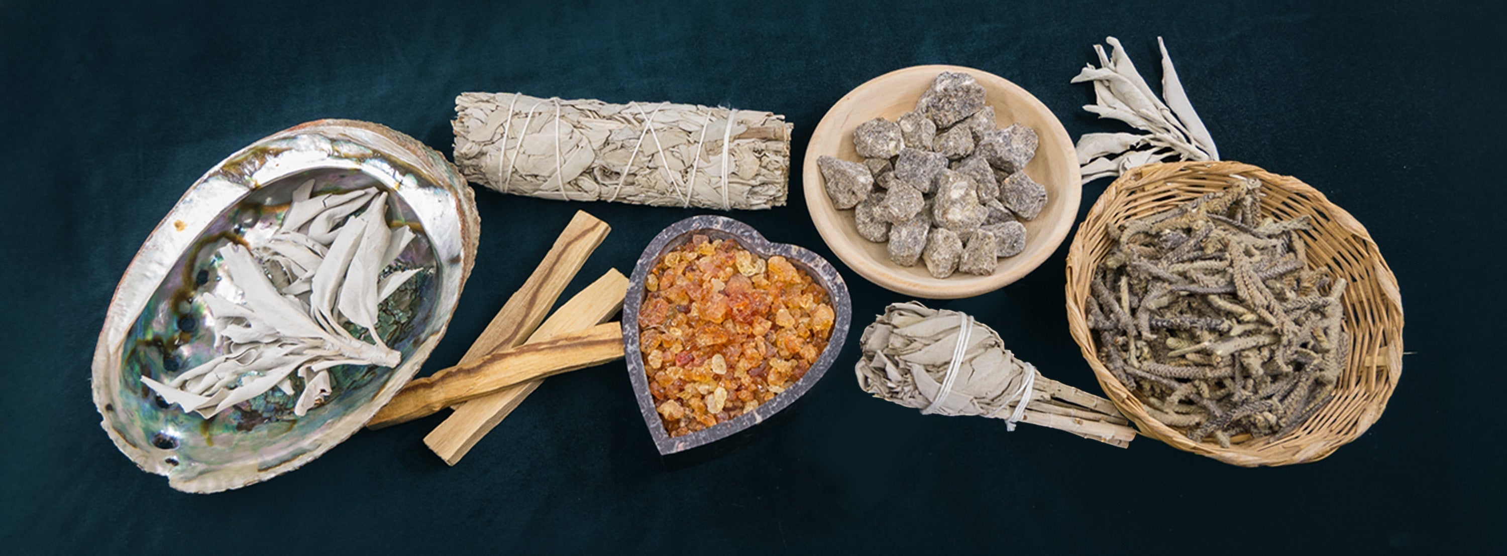 La fumée sacrée, un voyage au cœur des rituels millénaires de purification - Boutique Equinoxe