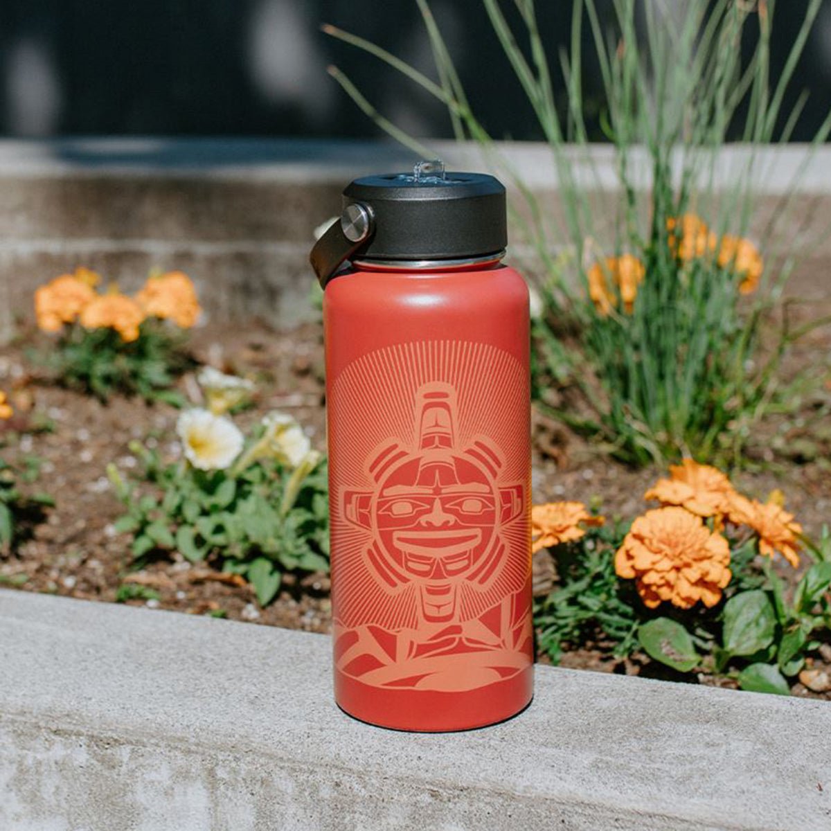 Bouteille isolée, 32 oz, Soleil Chikat par Nahaan Tlingit - Boutique Equinoxe