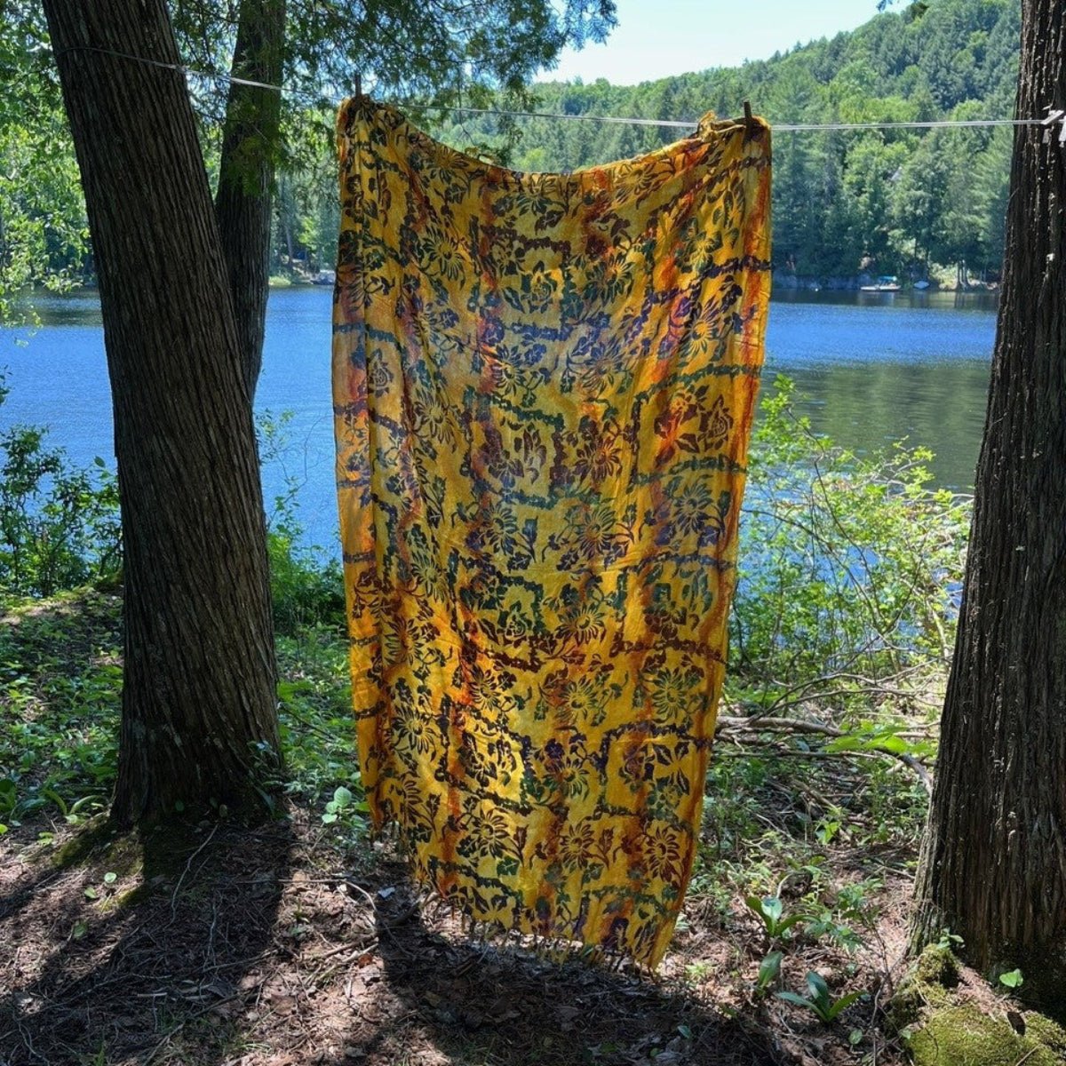 Paréo Fleurs couleur jaune en batik - Boutique Equinoxe
