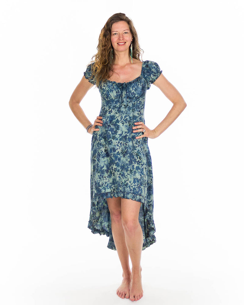 Robe deux longueurs à manches courtes.