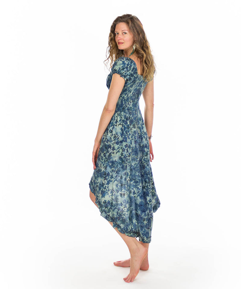 Robe deux longueurs à manches courtes.